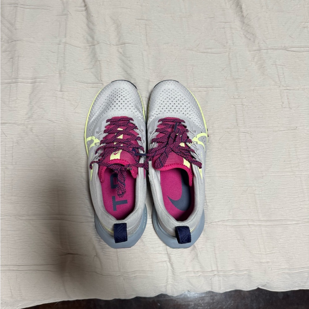 Gently used Nike Pegasus Trail 6.5 shoes